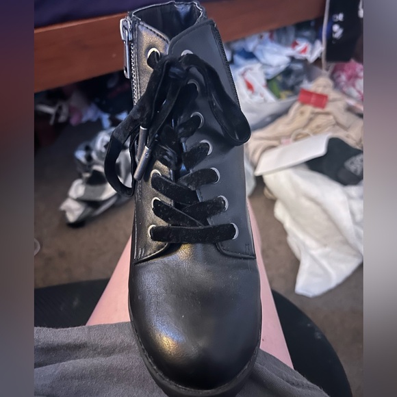 A black pair of Mossimo high heel boots - Picture 2 of 5